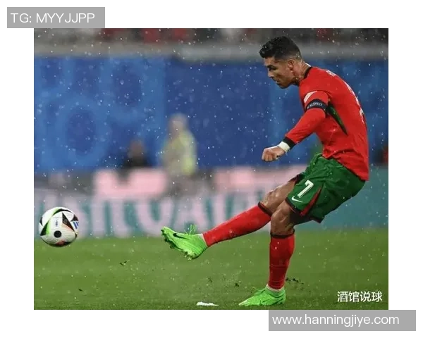 足球球星激烈比赛中脸部出血,引发球迷热议 足球球星激烈比赛中脸部出血,引发球迷热议